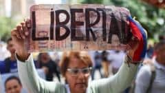 Venezuela libera a decenas de presos políticos mientras aumenta la presión para que el gobierno de Delcy Rodríguez convoque elecciones