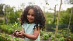 Por qué mancharte las manos con tierra tiene beneficios para tu salud