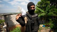 "Es un ciclo sin fin. Si acaban con nosotros vendrá otra pandilla a ocupar nuestro lugar": la BBC en territorio controlado por el crimen organizado en Ecuador