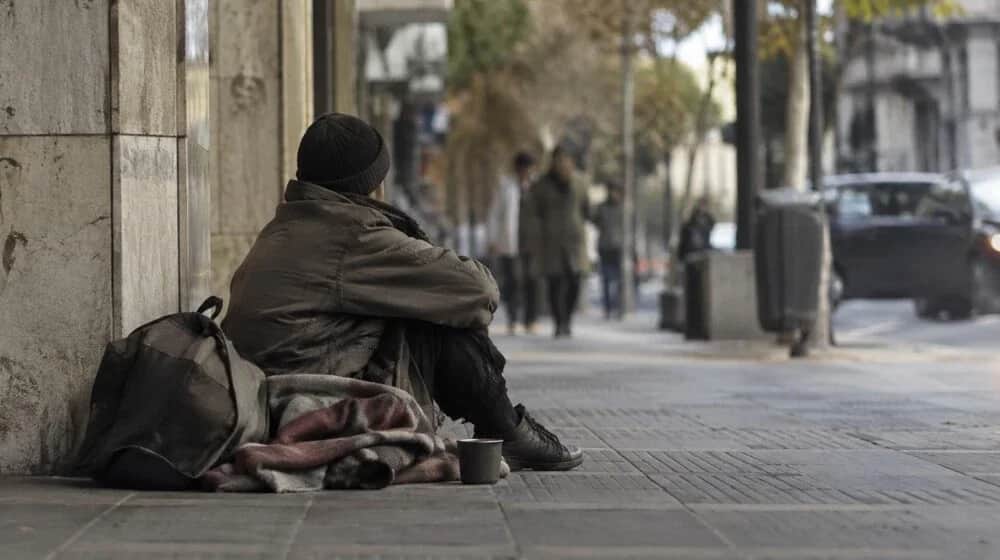 Vivir años en la calle: un estudio de la UCA revela cómo se construyen las trayectorias de exclusión