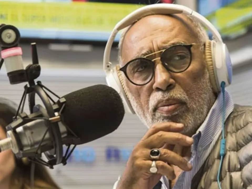 Murió Oscar “El Negro” González Oro, una de las grandes voces de la radio argentina