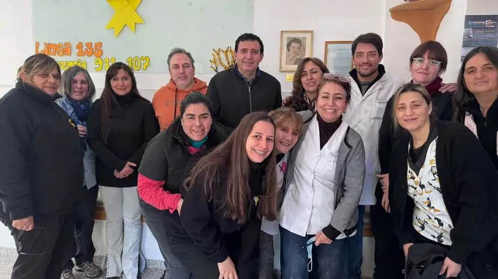Icho Cruz homenajeó a Teresa Coletto, quien donó el terreno donde funciona el Centro de Salud