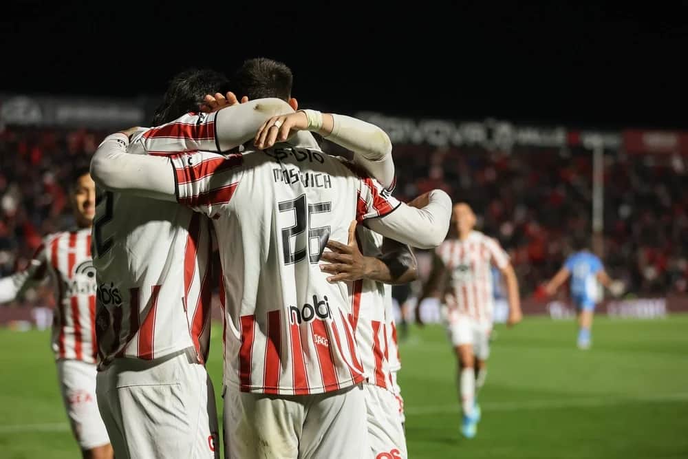 Instituto ganó el duelo cordobés, recuperó la punta y llega arriba al clásico con Talleres