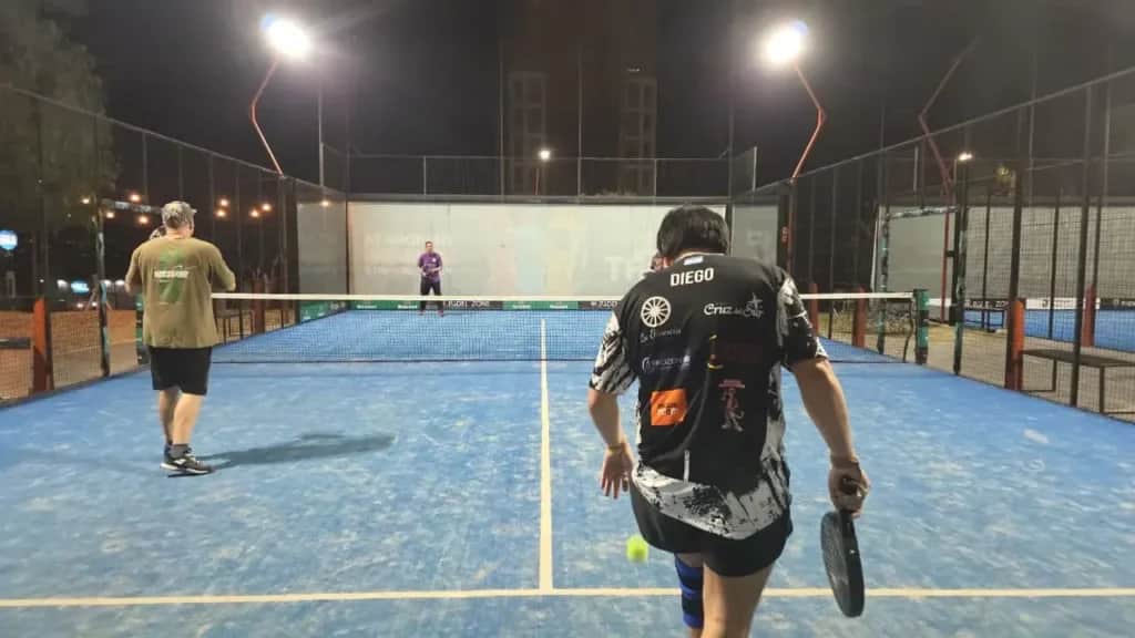 Pádel, amigos y asado: la liga que nació entre un grupo de carlospacenses y no para de crecer