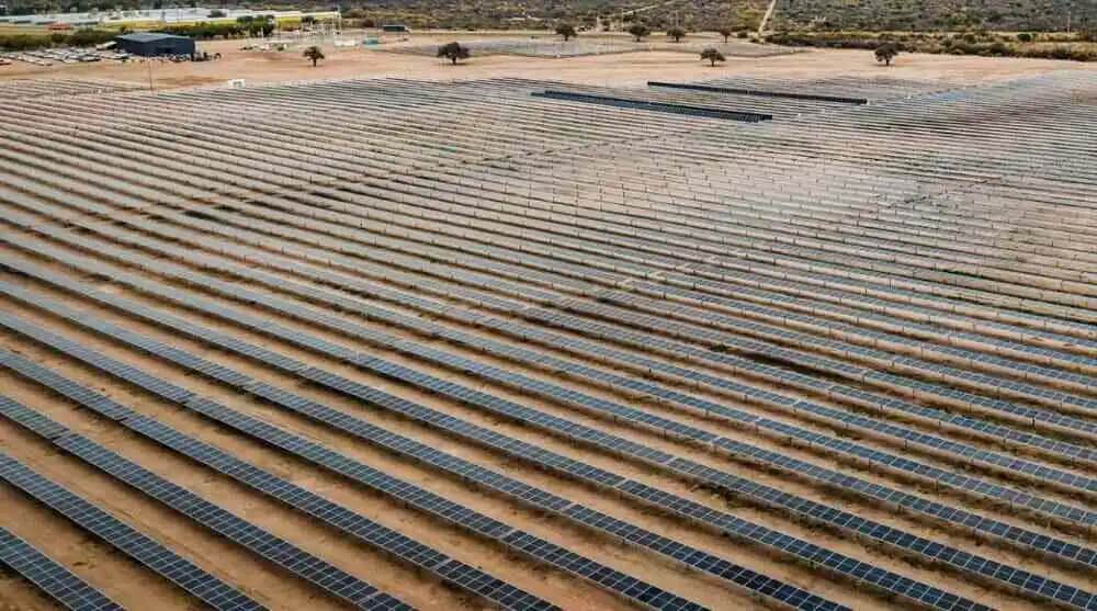 Llaryora participó de la inauguración del Parque Solar de Grupo Dinosaurio en Deán Funes