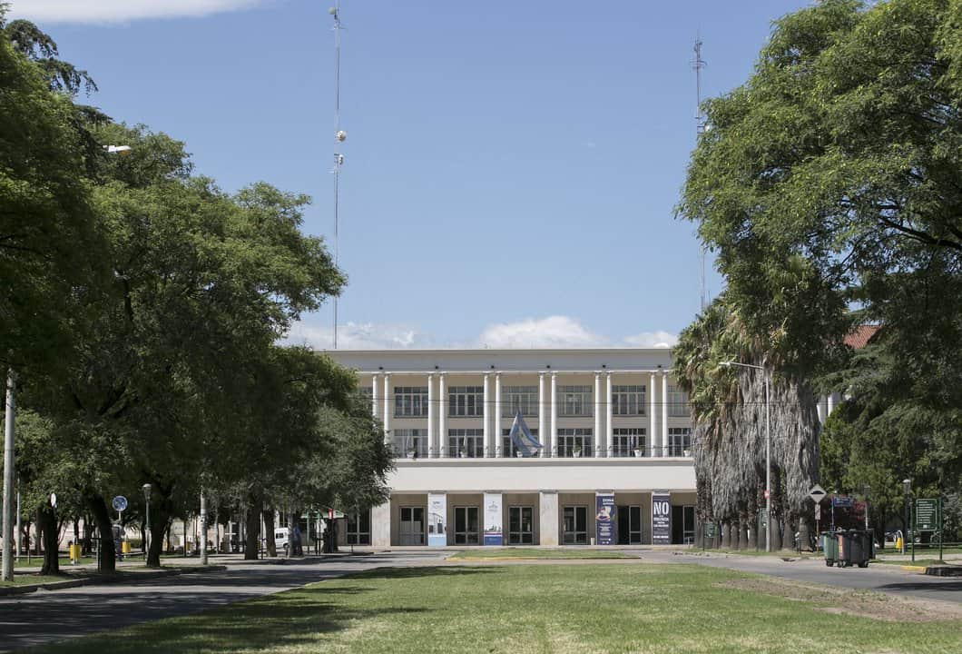 Docentes y no docentes realizan paro de 48 horas en universidades nacionales