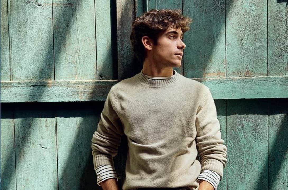 Franco Colapinto posa para Elle y revela su lado más humano: "A veces cuesta recordar que también hay que parar"