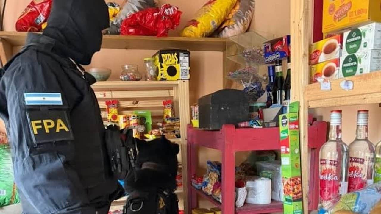 Vendían cocaína en un kiosco de Córdoba y la escondían en papeles de caramelos