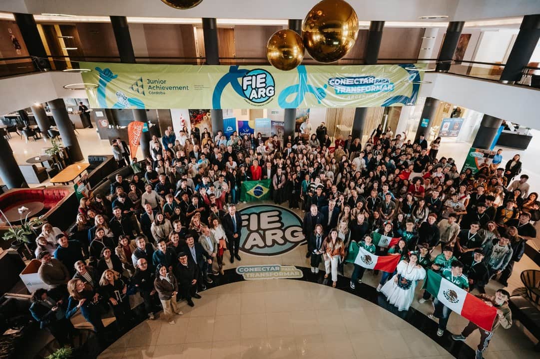 Junior Achievement Córdoba dio inicio al FIE 2026 con jóvenes de Argentina y otros diez países