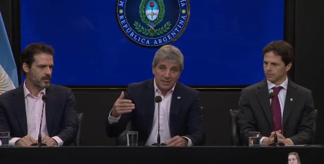 Luis Caputo anunció un nuevo plan para fomentar los créditos hipotecarios