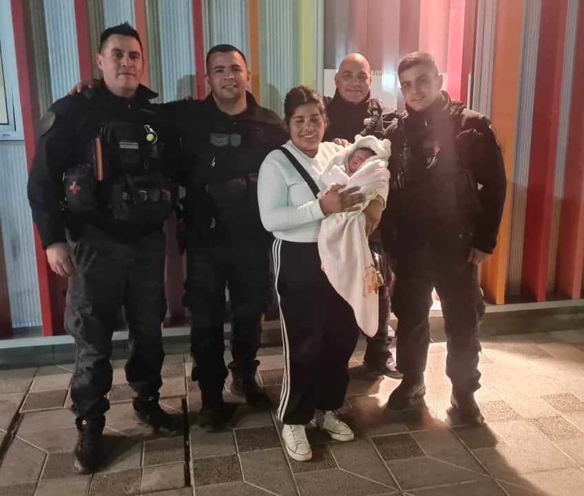 Policías asistieron a una bebé de 10 días que había sufrido una broncoaspiración