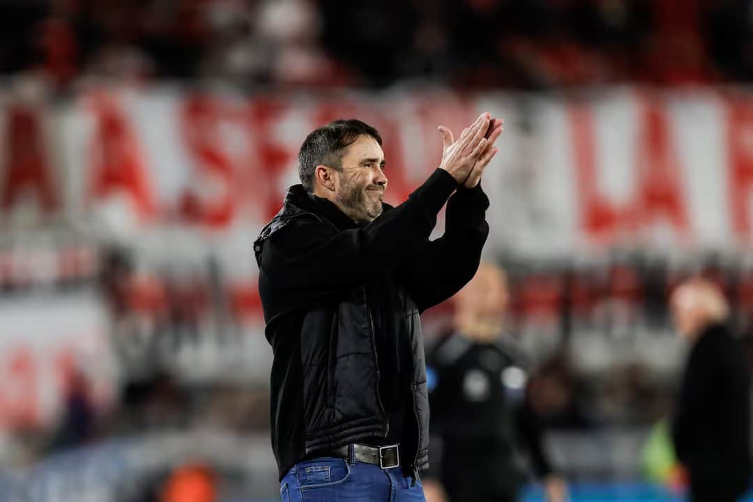 El silencio de Coudet sacude Núñez: ¿fin del ciclo tras la eliminación ante Santa Fe?
