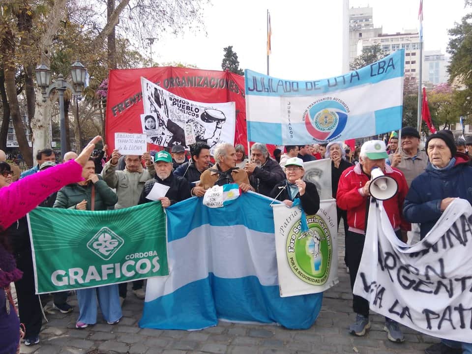 Jubilados reclaman en Córdoba: “Hacemos malabares para llegar a fin de mes”