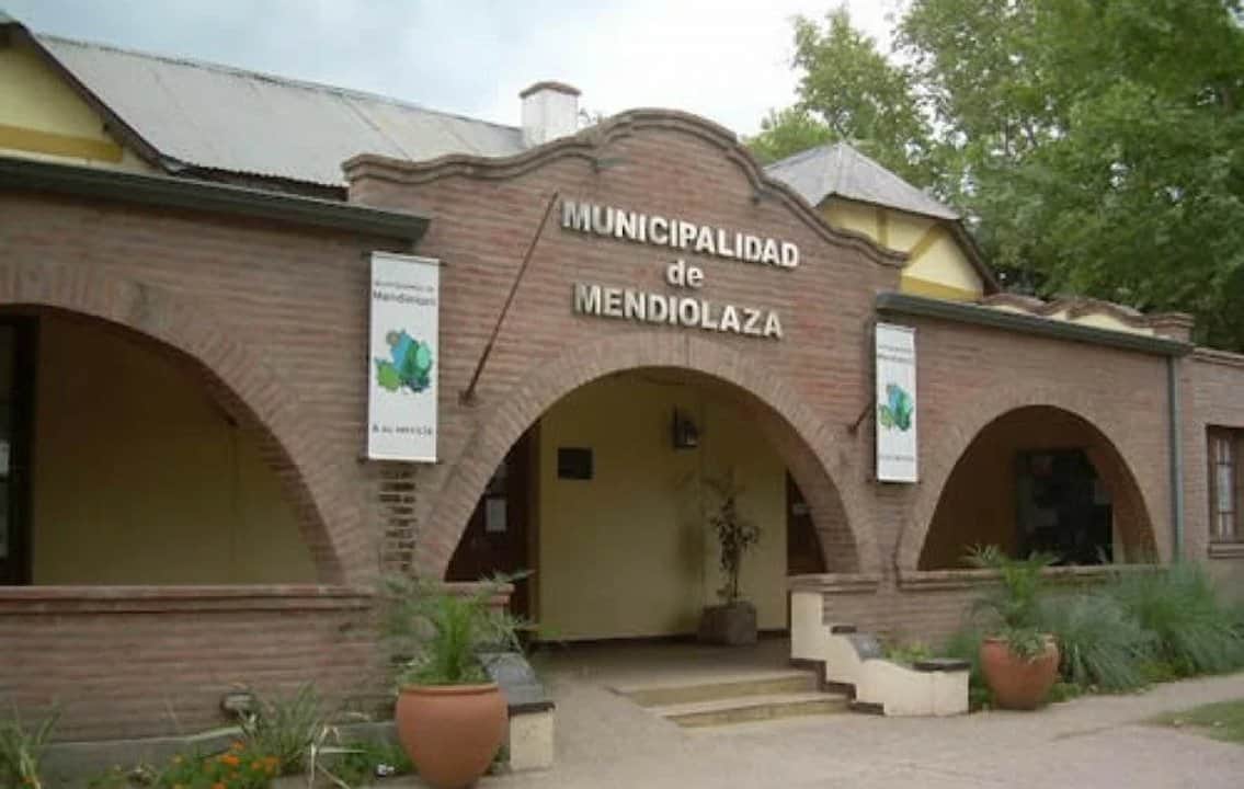 Denuncian a la intendenta de Mendiolaza por usar recursos públicos en la limpieza de un terreno privado