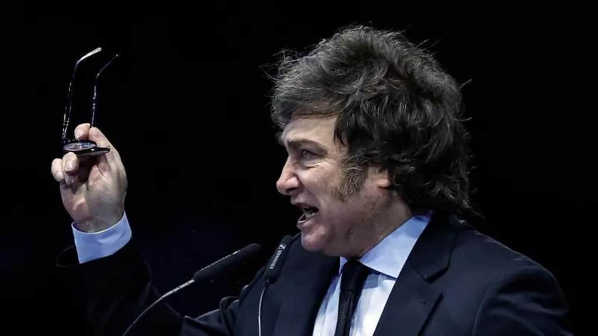 Javier Milei insultó a los periodistas por las críticas a la cadena nacional sobre Malvinas