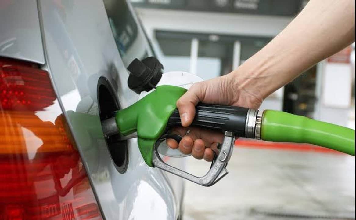 Cómo ahorrar hasta un 30% en combustible este mes