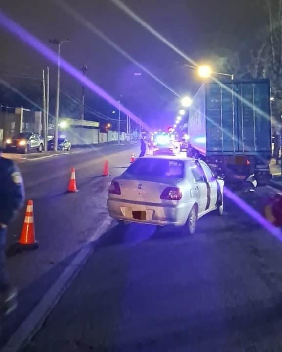 Accidente fatal en Córdoba: murió un conductor tras chocar contra un camión