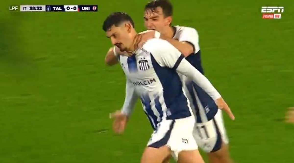Golazo del “Pájaro" Martinez, para poner a la “T” arriba en el marcador