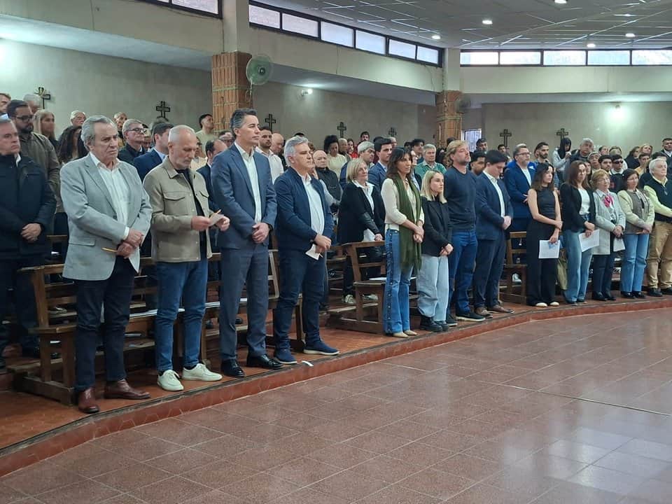 Martín Llaryora asistió a la misa en homenaje a José Manuel de la Sota en Córdoba
