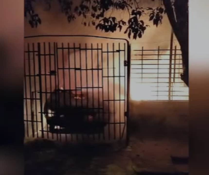 Incendio en Córdoba: bomberos sofocaron el fuego en un auto estacionado en barrio Müller
