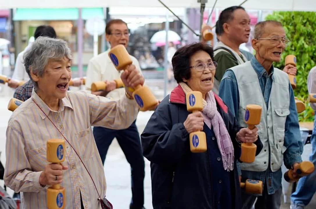Japón supera por primera vez los 100.000 centenarios
