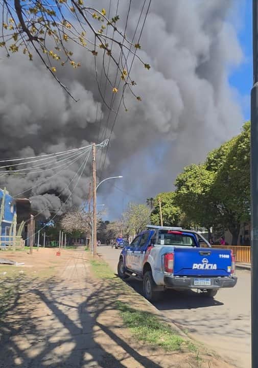 Un incendio afectó varios departamentos de un complejo de barrio Palmar