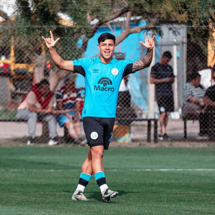 Paso firme en Villa Esquiú: la Reserva celeste acelera antes del clásico