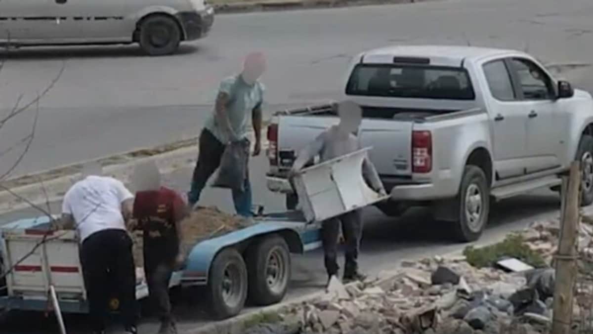 Detenidos en Córdoba por tirar basura en un baldío: les aplican una multa millonaria