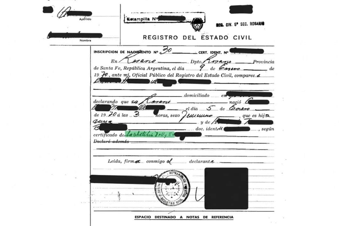 “Separaba bebés de sus madres biológicas y los entregaba por dinero”: imputan a una partera de 88 años