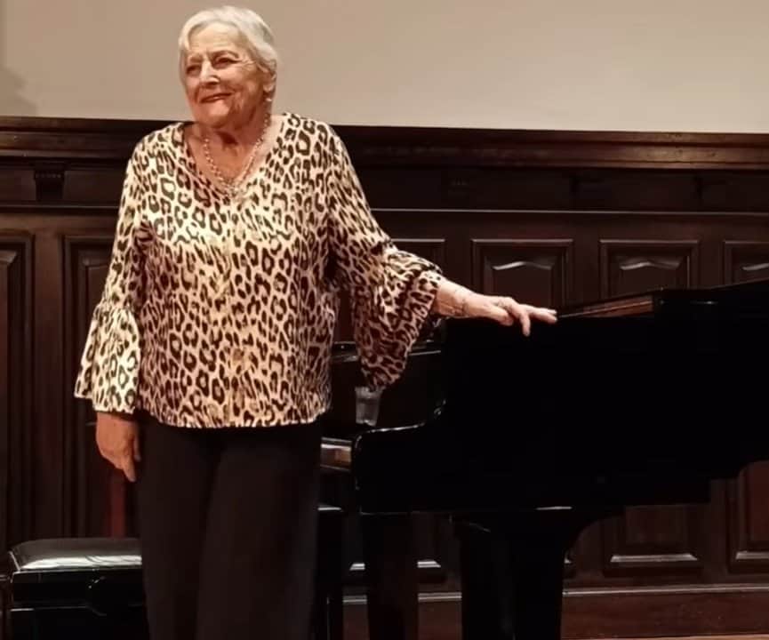 Hilda Herrera: una maestra frente al piano y una celebración de la música argentina