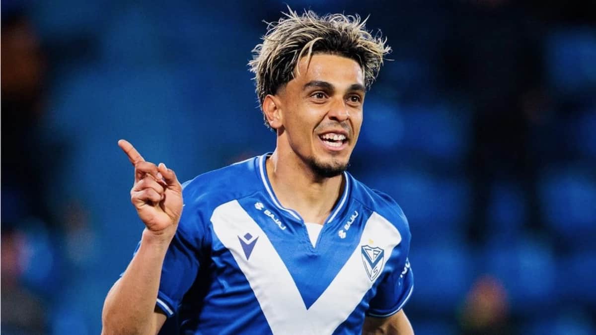 Ronaldo Martínez encendido: doblete del ex-Talleres para el triunfo agónico de Vélez