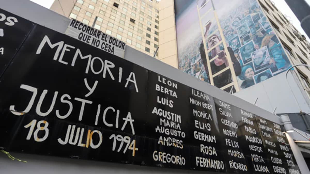 Juicio en ausencia por el atentado a la AMIA: procesan a ocho iraníes y libaneses