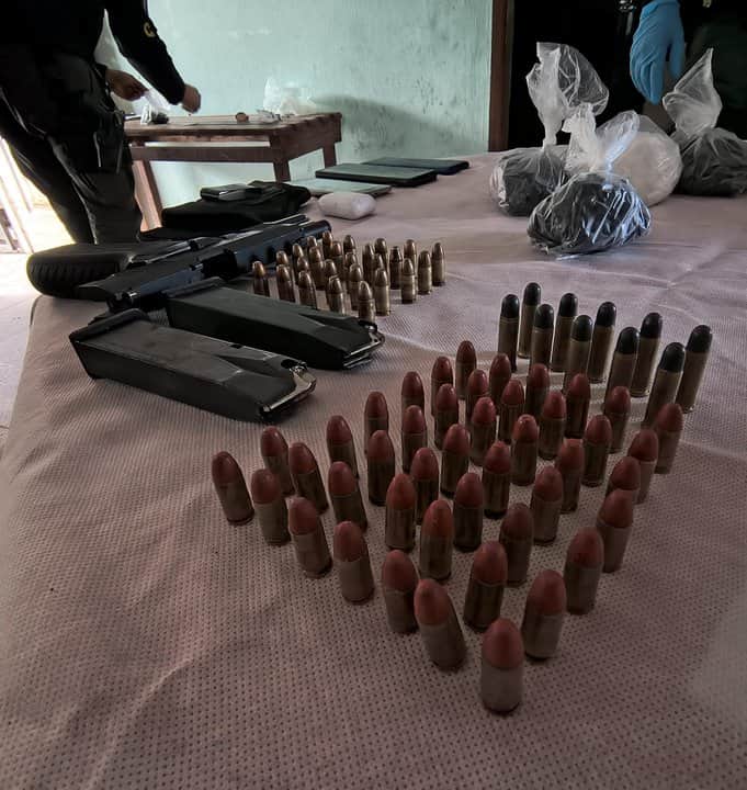 Megaoperativo en Córdoba: incautaron armas de fuego y droga en zona norte
