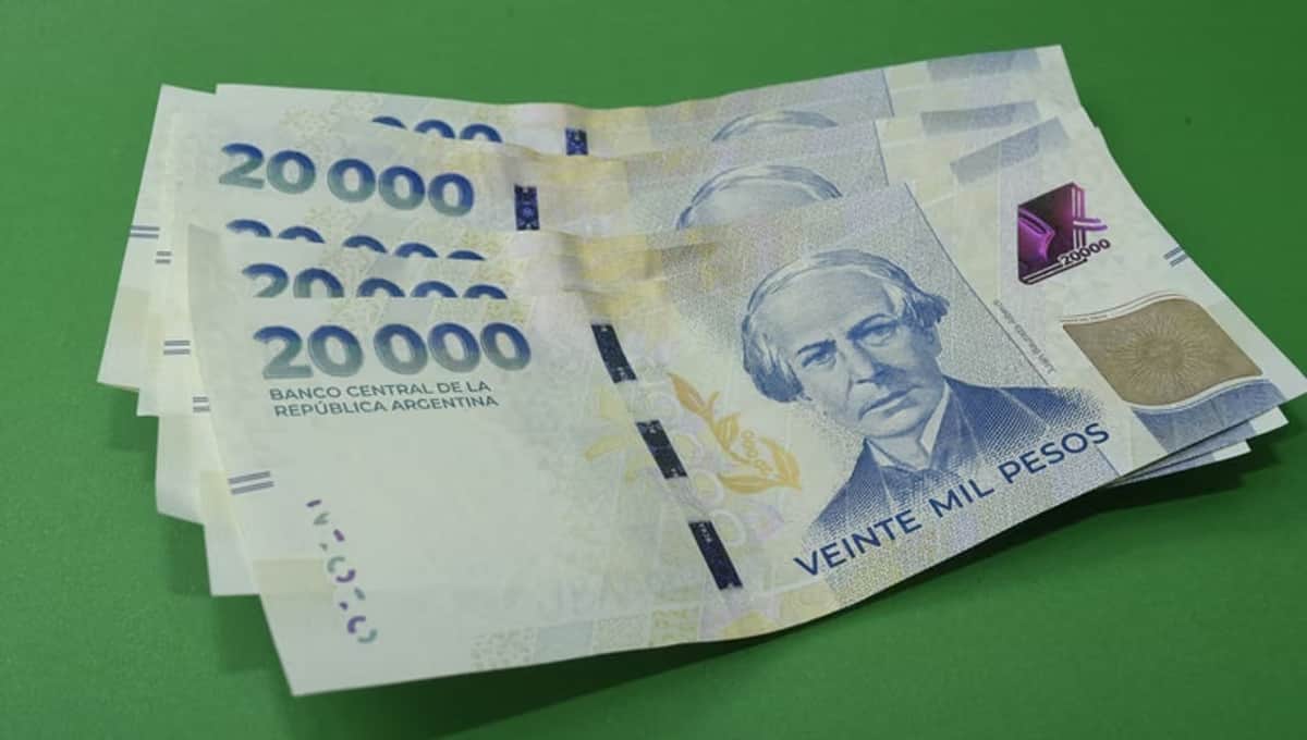 Según el Indec, los salarios registrados aumentaron 2,5% en julio y le ganaron a la inflación