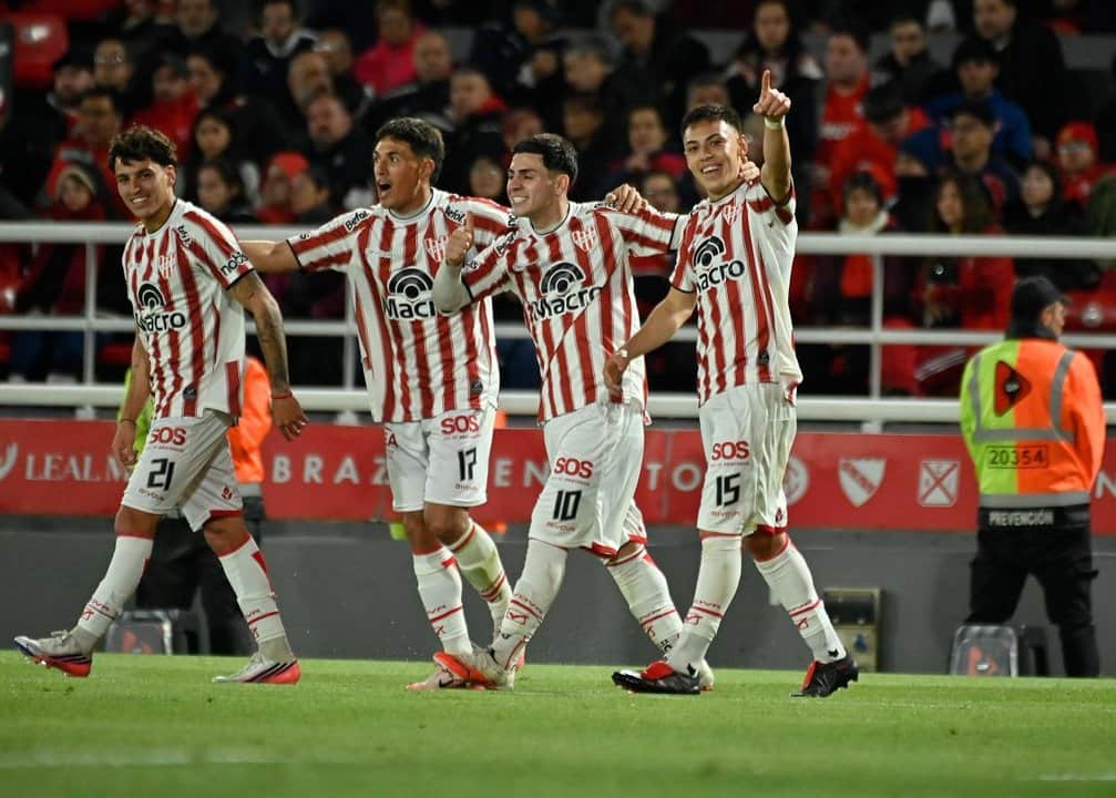 Una Gloria endiablada: Instituto aplastó a Independiente en Avellaneda y sigue imparable