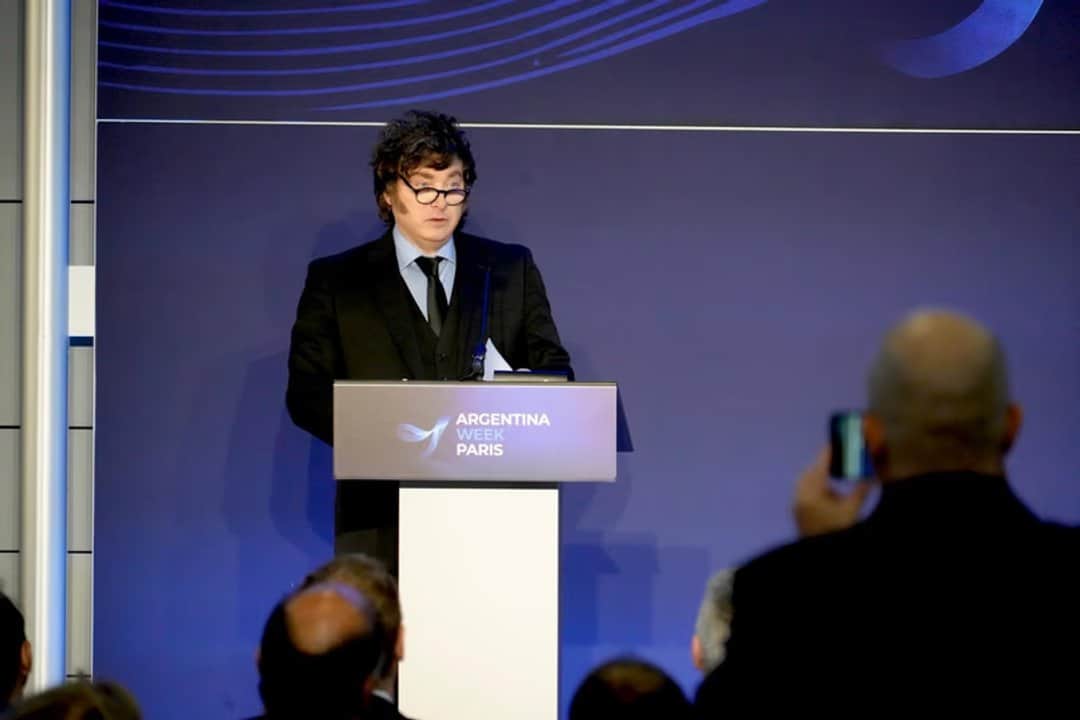 Javier Milei cerró su gira en Francia y afirmó que Argentina está ante “un cambio de página”