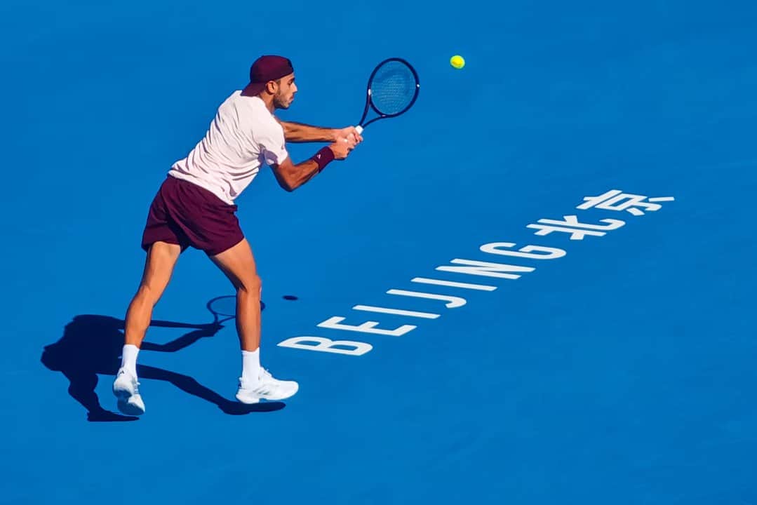 Cerúndolo barrió a Menšík y se metió en cuartos de final en Beijing