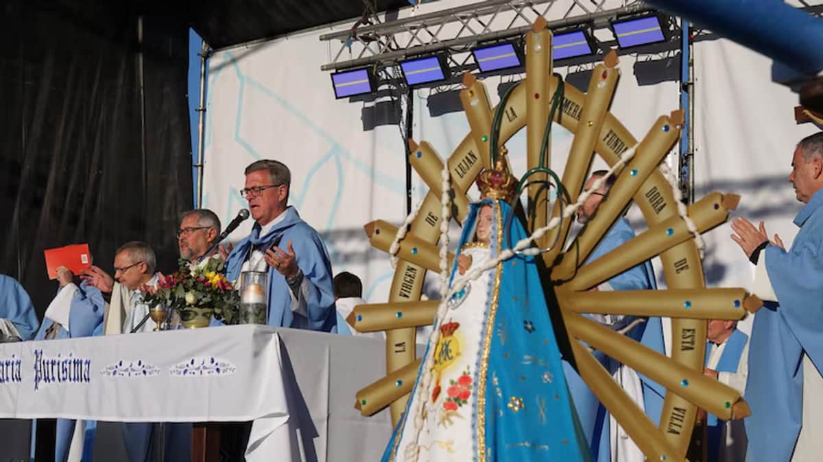 En la Basílica de Luján, el arzobispo Jorge García Cuerva afirmó que el país acumula “abrazos pendientes”