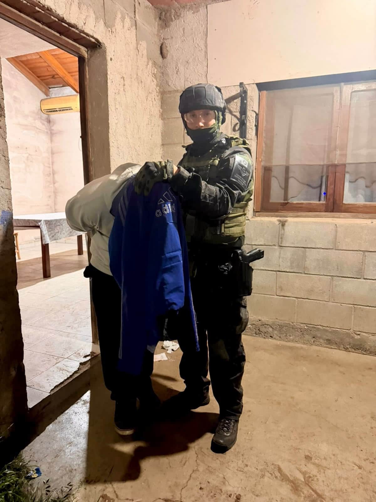 Policiales: la FPA desmanteló un punto de venta de drogas en barrio General Bustos y detuvo a dos personas