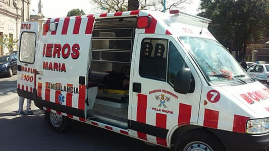 Fuerte choque de motos en Salta y General Paz: Una mujer herida