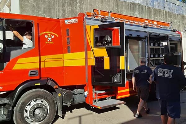 Densa humareda generó temor en un galpón: Bomberos sofocaron el foco