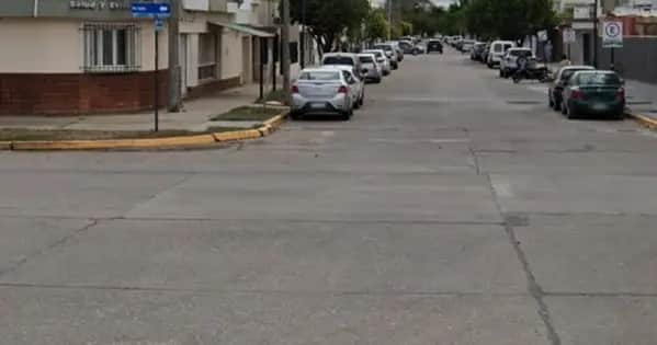 Un hombre de 32 años terminó hospitalizado tras ser embestido por un auto
