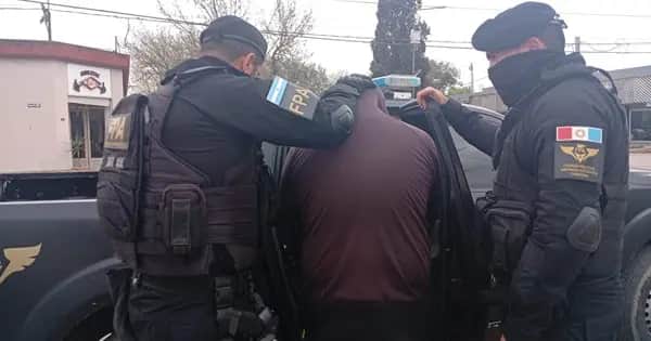 General Cabrera: cayó en un control con droga y hasta una manopla