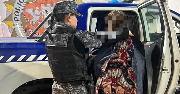 Quisieron retiralos por dormir en la calle, se resistieron y terminaron detenidos