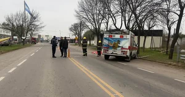 Atropelló a tres jóvenes en La Carlota: una murió y dos están graves