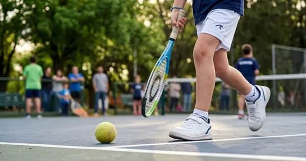¿Cómo funciona el nuevo programa itinerante de tenis en Villa Nueva?