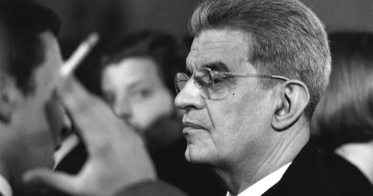Jacques Lacan, psiquiatra, filósofo y psicoanalista disruptivo: “Uno podrá saber lo que dijo, pero nunca lo que el otro escuchó”