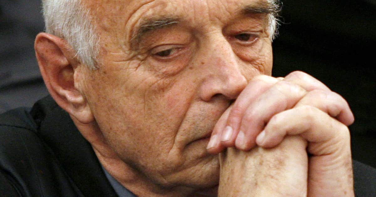 El represor Christian von Wernich pidió un permiso especial para ver al Papa en la cárcel de Devoto: "Sería un bálsamo de misericordia"