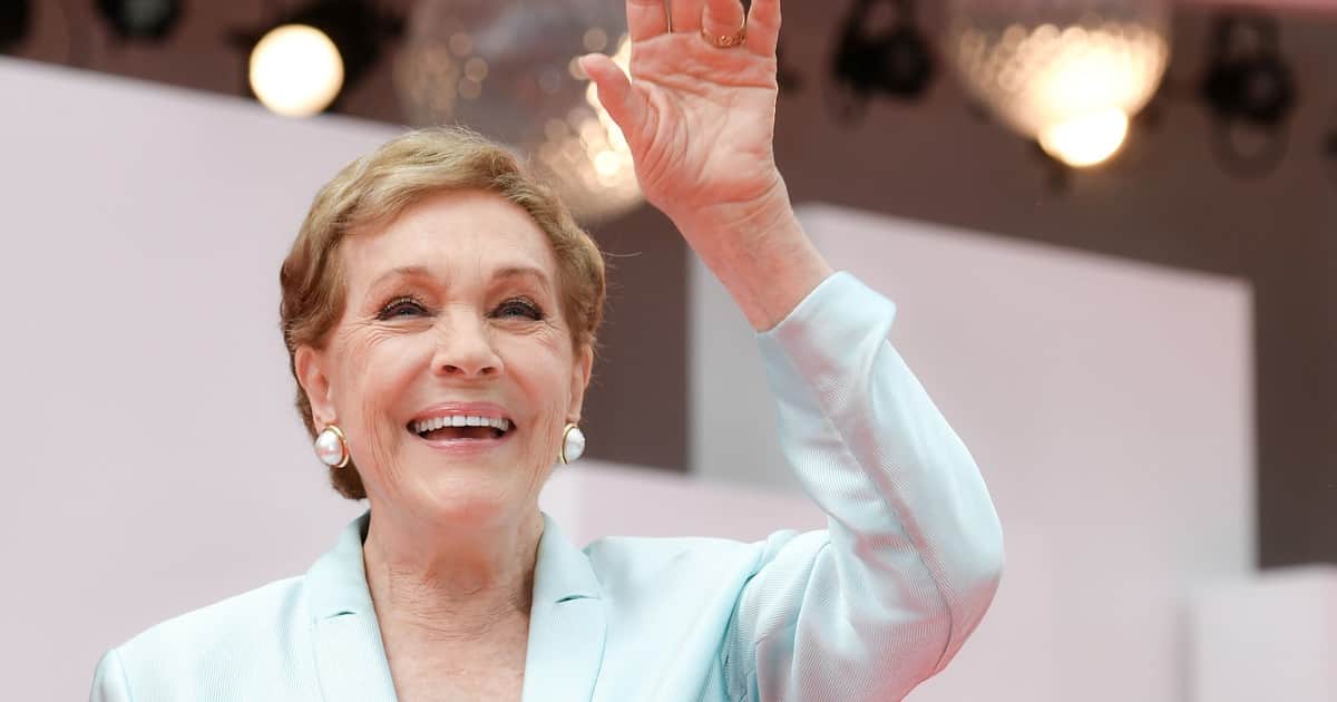 Julie Andrews, actriz y cantante de 90 años, dice que todavía se siente de 50 y lo atribuye a un hábito saludable de toda la vida