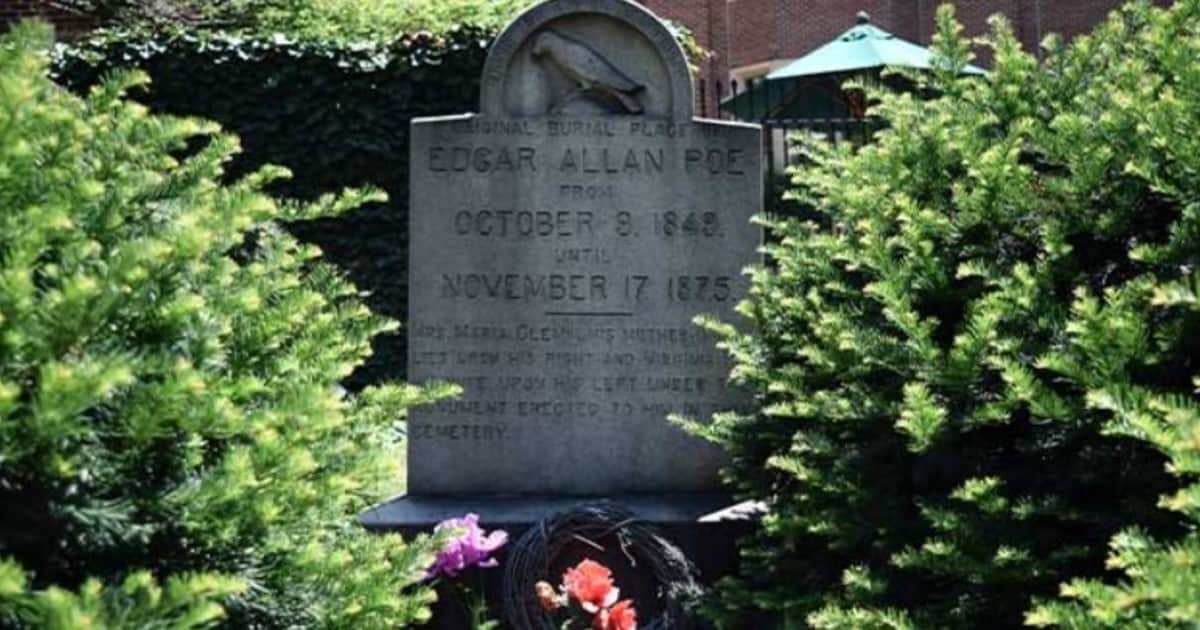 El misterio de la tumba de Edgar Allan Poe: siempre aparecían 3 rosas y una botella de coñac medio vacía